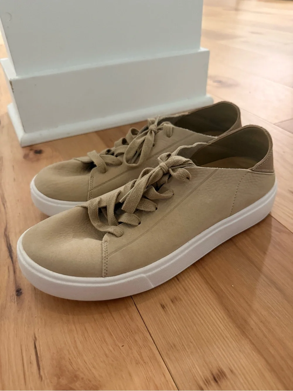 Reef Terramar Men's Casual Low-Top Sneakers in Tan leather, size 9.5 never worn.